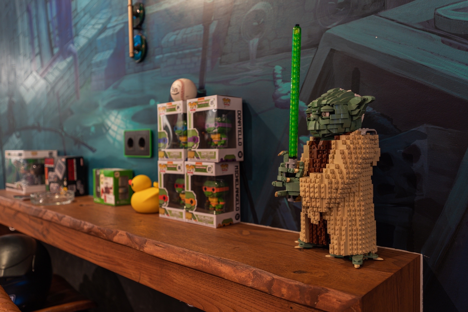 Meister Yoda aus Lego im Weed-Club 1UP