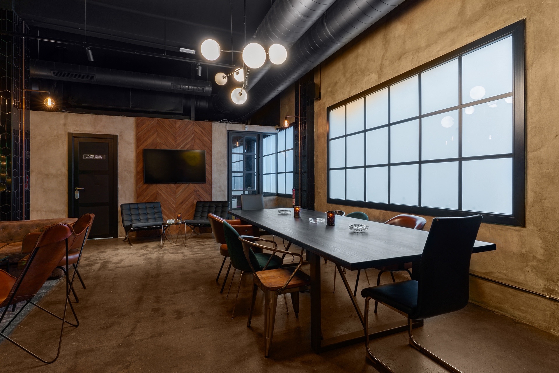 Coworking-Space im sozialen Club Dr. Resin