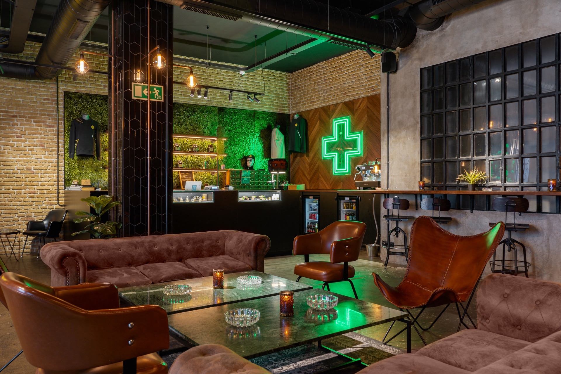 Weed-Verkaufsstelle und Lounge-Bereich des Resin Social Clubs